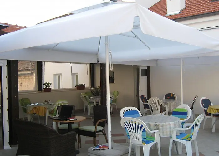 Klaudija's Charming & 招待所 特罗吉尔