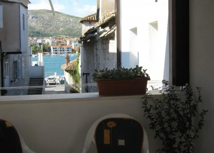 Klaudija's Charming & Πανσιόν 3*