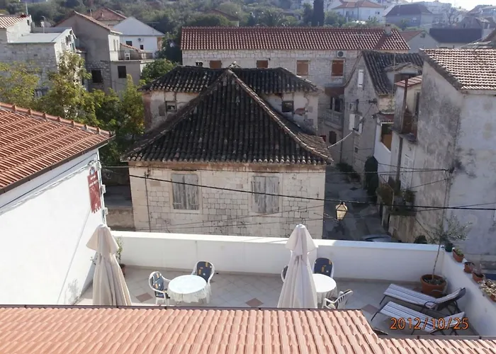 Klaudija's Charming & 3*