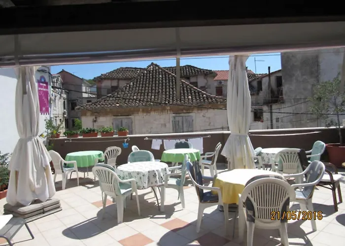 Klaudija's Charming & Πανσιόν