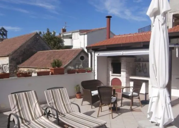 Klaudija's Charming & Πανσιόν 3*