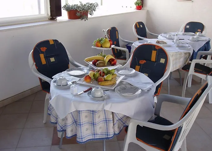 Πανσιόν Klaudija's Charming & Τρογκίρ