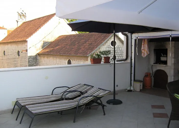 Klaudija's Charming & Τρογκίρ