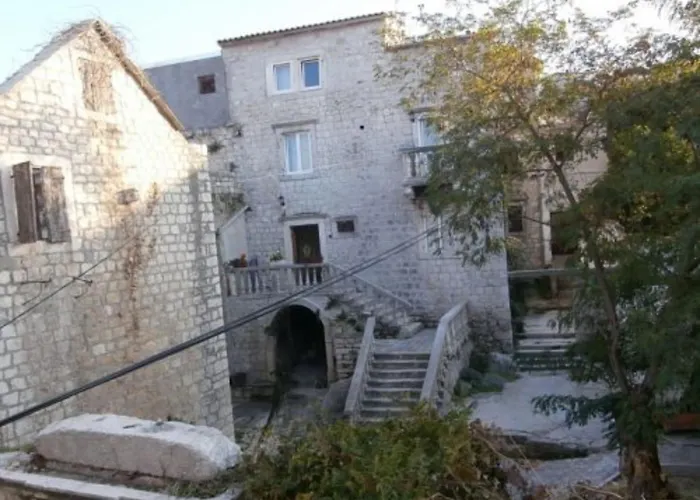 Klaudija's Charming & Πανσιόν 3*